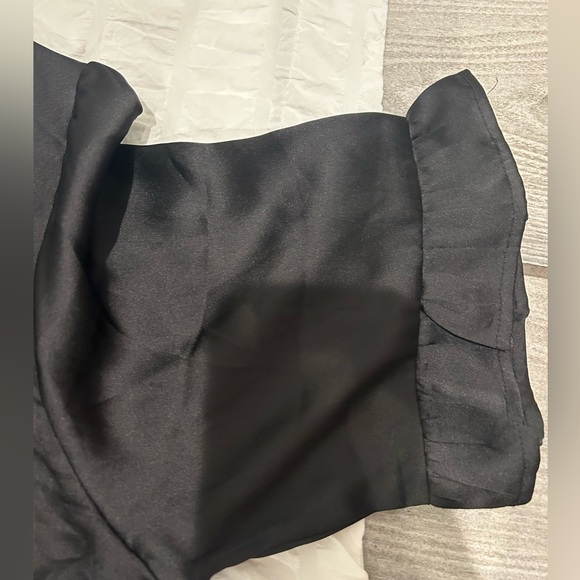 Nasty Gal 100% polyester Ruffle Pajama Shirt & Shorts Set size L- made in India - Picture 6 of 6